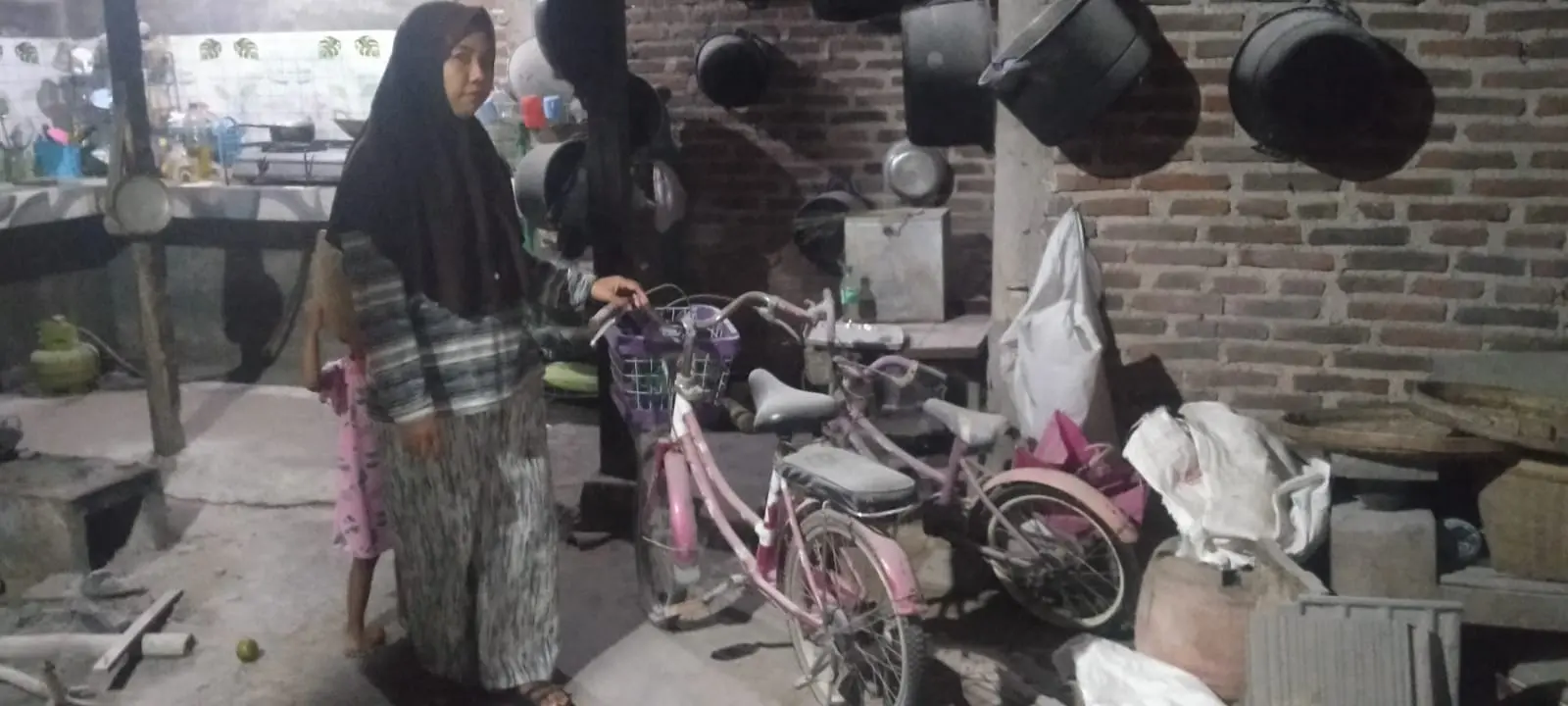 Bahaya! Sebulan Diselimuti Debu Tebal, Warga Desa di Pati Ini Ngaku Terpaksa Minum Obat Tiap Hari