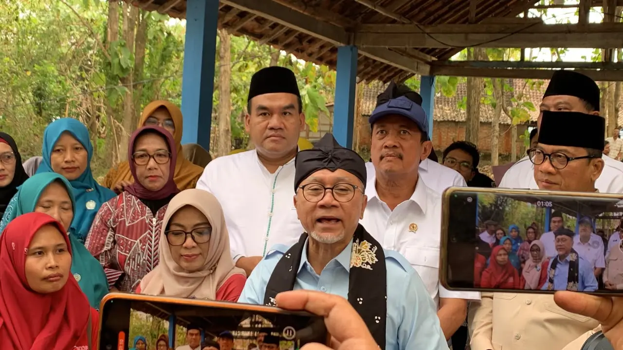 Ditanya Soal Minyakita di Dapur MBG Blora, Zulhas Pilih Bahas Lele