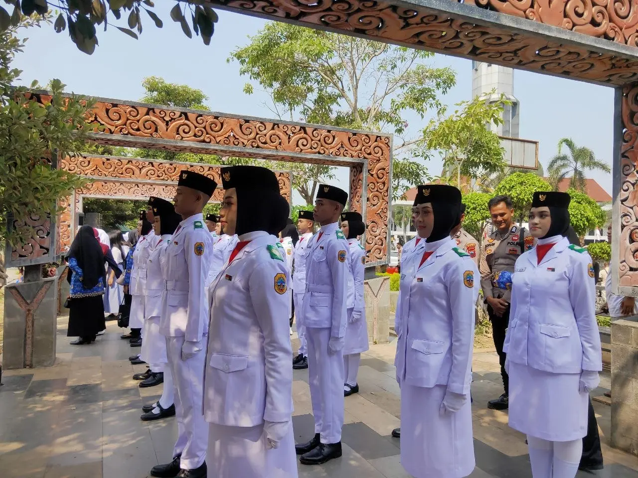 Diapresiasi Chandra, Plt Bupati Bangga dengan Paskibraka di Upacara HUT Kemerdekaan
