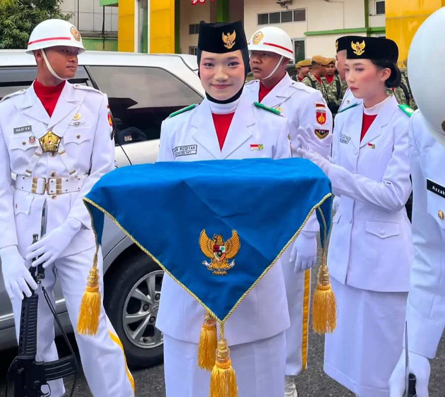 Putri Asal Pagendisan Winong Bertugas Bawa Baki Bendera di Paskibraka tingkat Provinsi