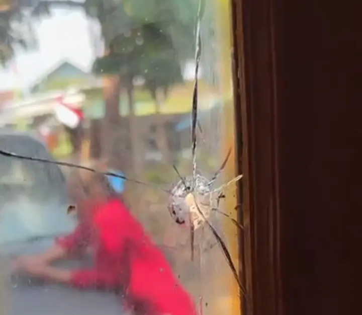 Suami Demo di DPR, Istri Demonstran di Rumah Kena Teror