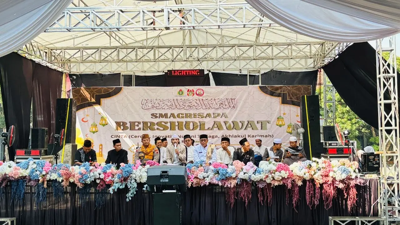 Siswa SMA PGRI 1 Pati Ikuti Peringatan Maulid Nabi Muhammad SAW dengan Khusyu'