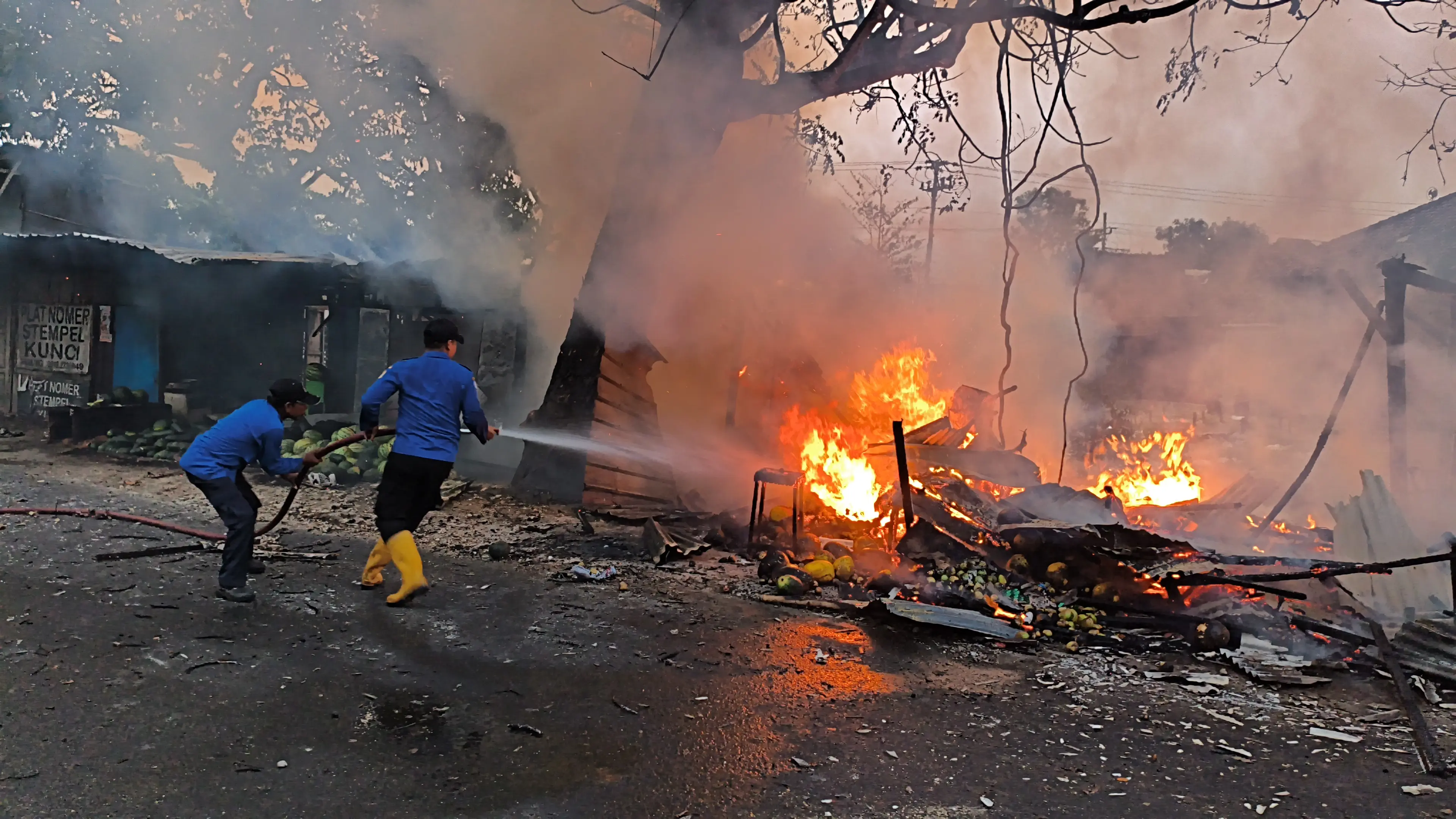 Lima Kios Pasar Kayen Pati Terbakar, Korsleting Listrik Penyebabnya
