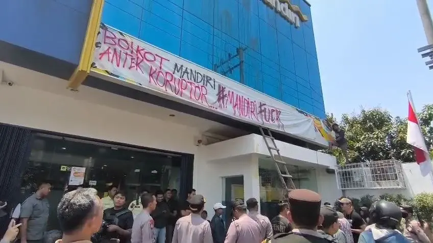 AMPB Diizinkan Pasang Spanduk di Kantor Bank Mandiri