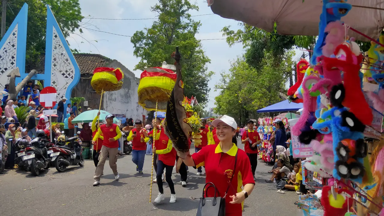 Ribuan Umat Tionghoa Kirab Budaya Keliling Kota Rembang dengan Penuh Suka Cita