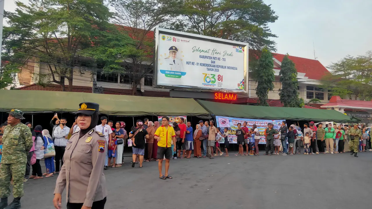 Warung Makan Gratis di Pati Berlangsung Ramai, Ratusan Warga Mengantre