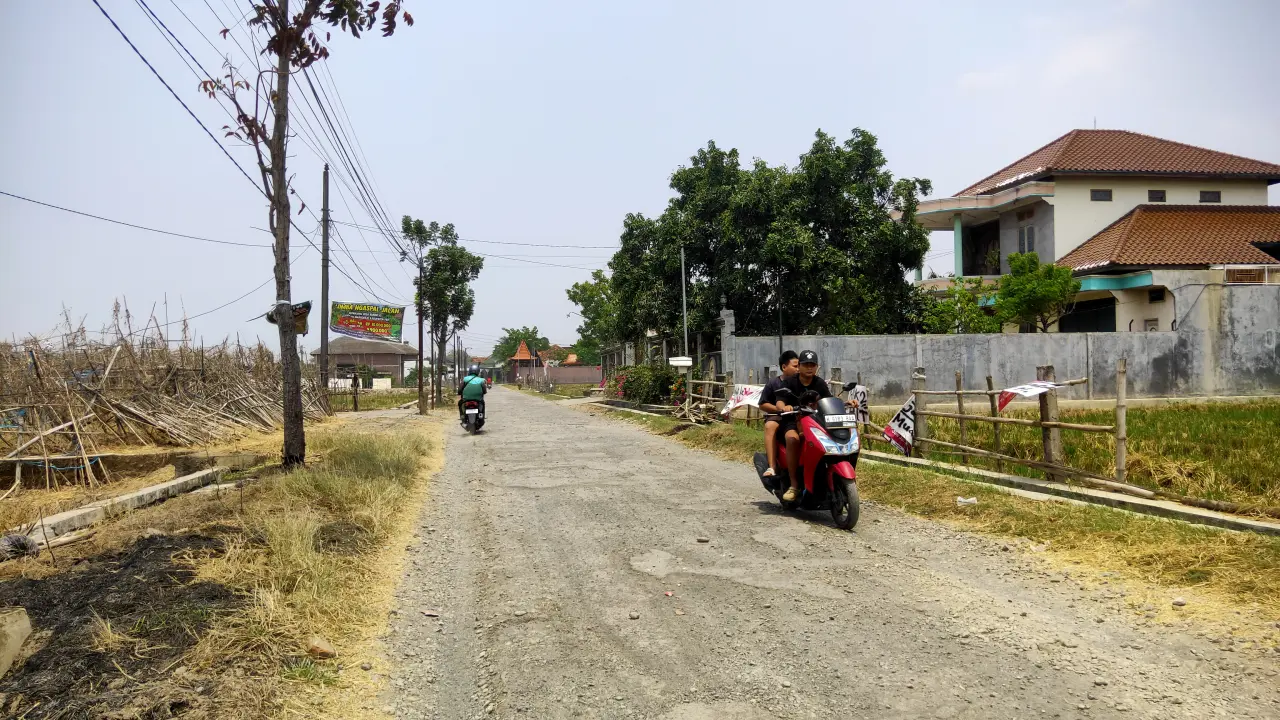 Ruas Jalan Desa Bumirejo Rusak, Spanduk Protes Membentang
