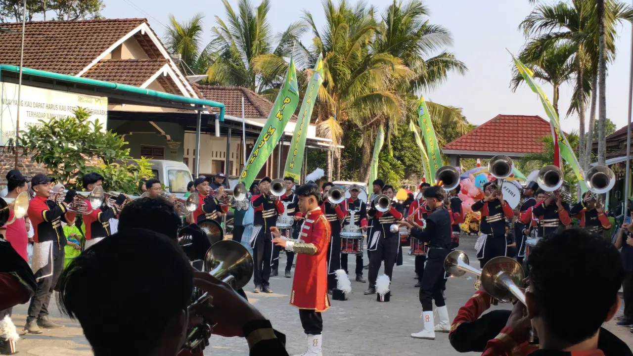 Kuatkan Tradisi Ke-Islaman, Santri PIM Mujahidin Bageng Gelar Karnaval Pawai Ta'aruf