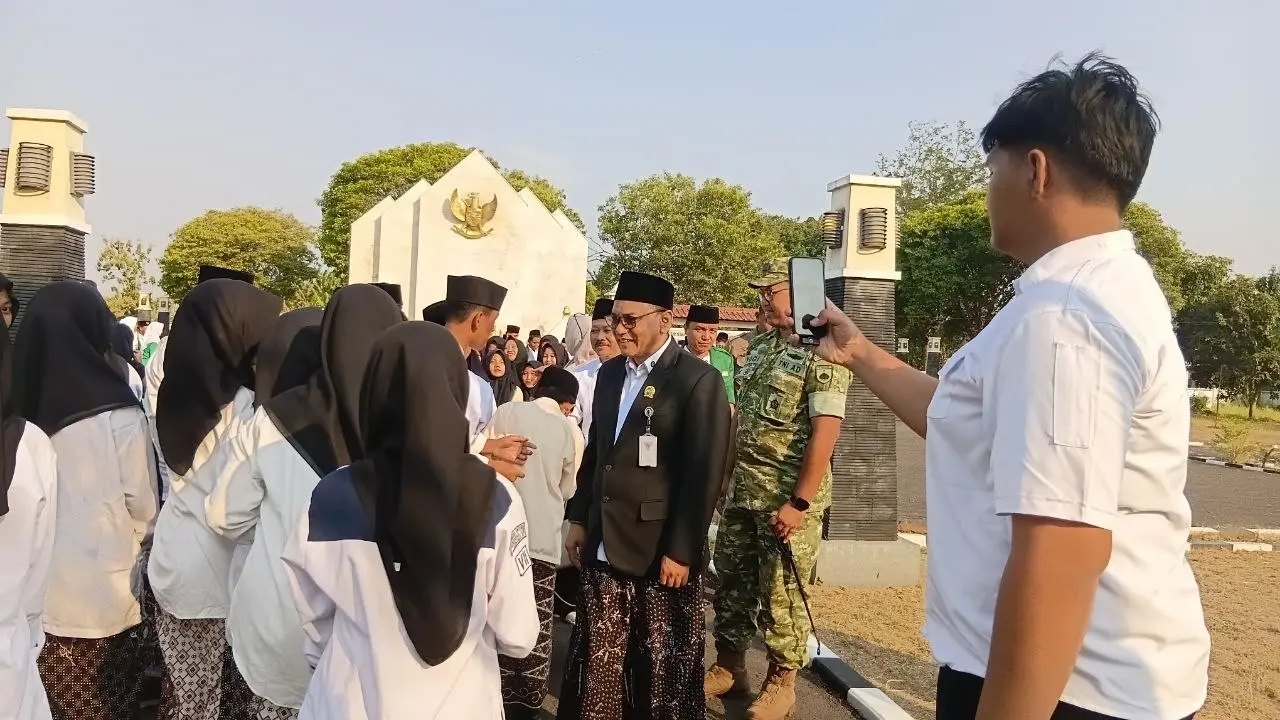 Para Santri Pati Melakukan Napak Tilas ke Makam Gus Hasyim