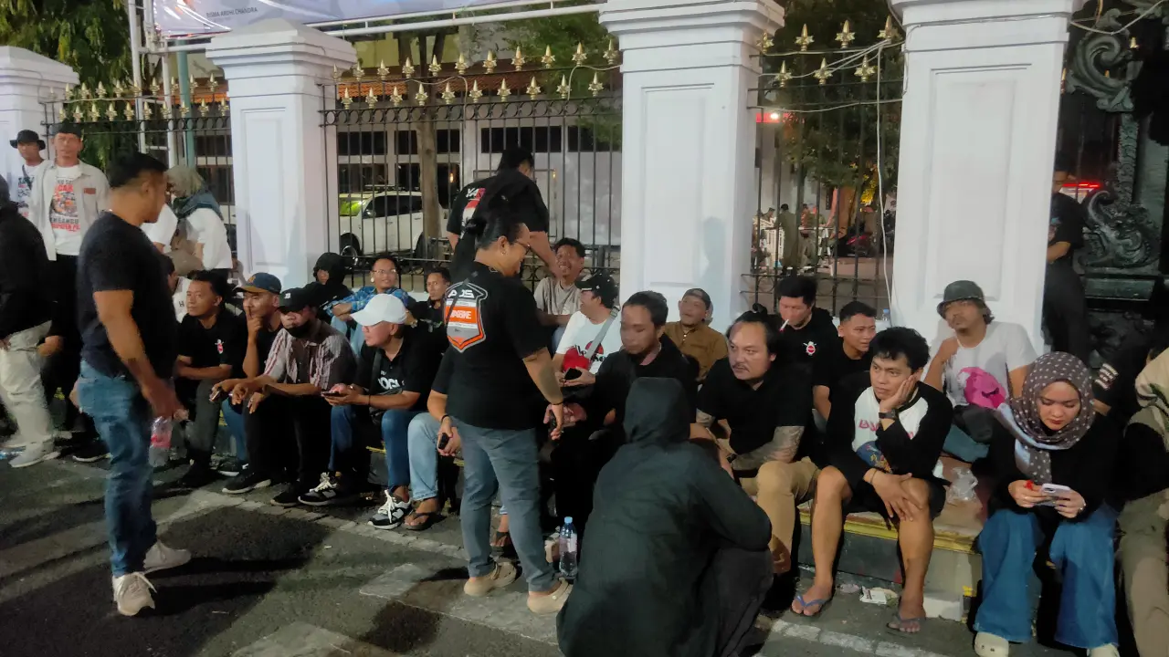 Pendukung Sudewo Marah Foto Bupati nonaktif Diinjak-injak