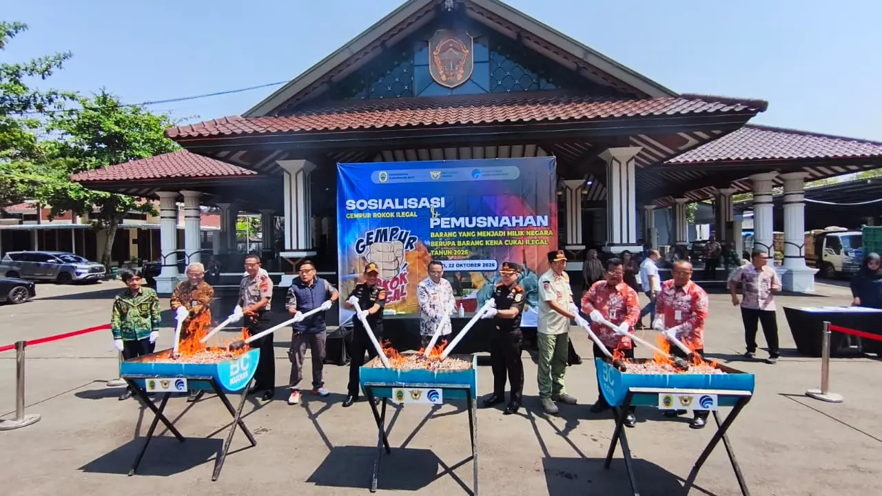 Jutaan Rokok Ilegal Dibakar