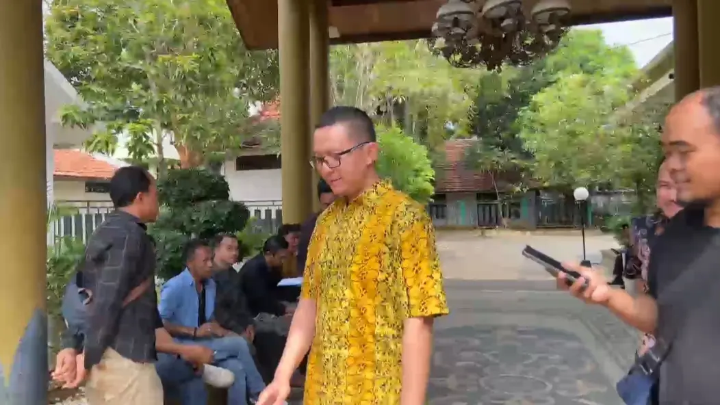 Dikejar Awak Media Usai Audiensi di Rumdin Bupati, Pejabat Bank Jateng Pilih Menghindar